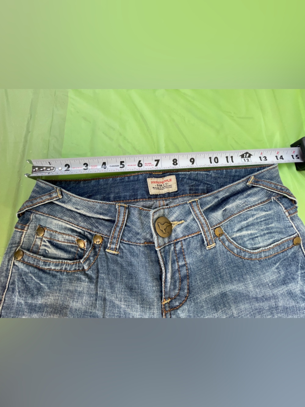 LOW RISE VINTAGE FREE PEOPLE ,BOOT LEG LIGHT WASH JEANS SIZE 24 - Picture 8 of 8
